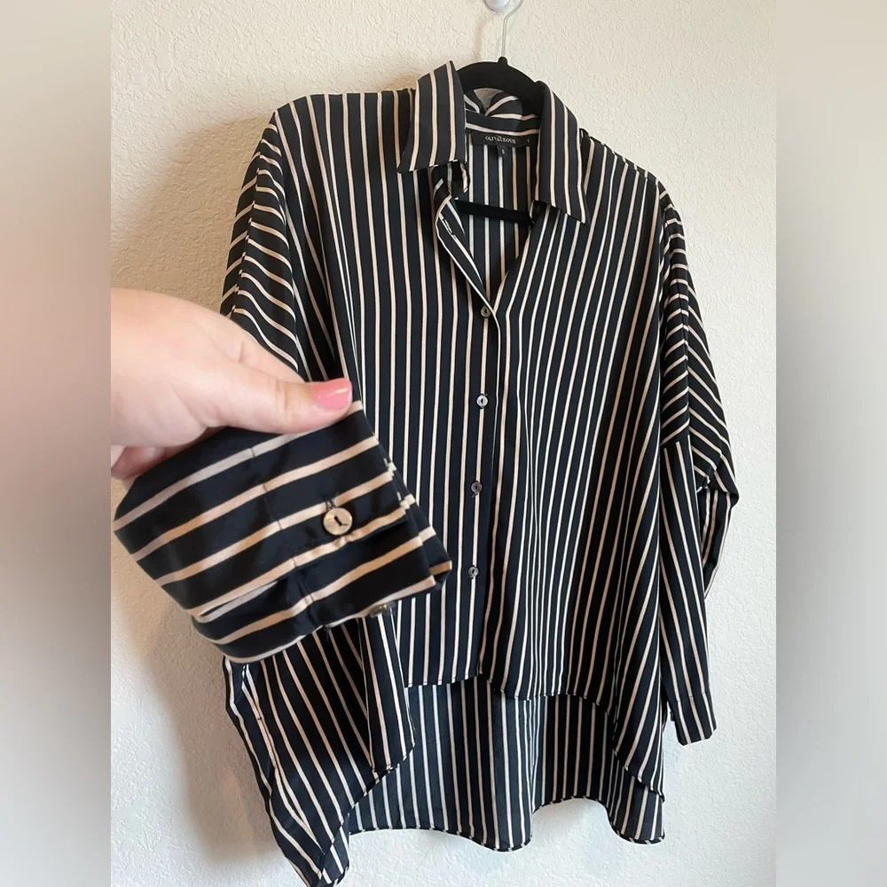 Olivaceous Black and Tan Striped Oversized Button Up High Low Blouse sz Small - Picture 3 of 5